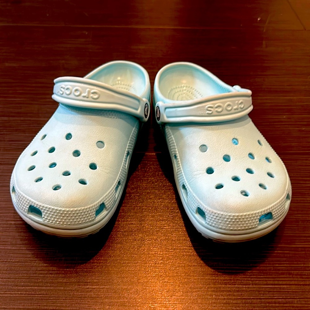 CROCS CLASSIC CLOG WOMENS SIZE 7